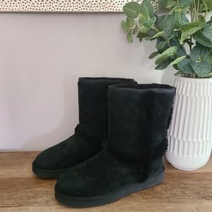 🔥UGG Carter Black Water-Resistant Suede Sheepskin Boots Size 7